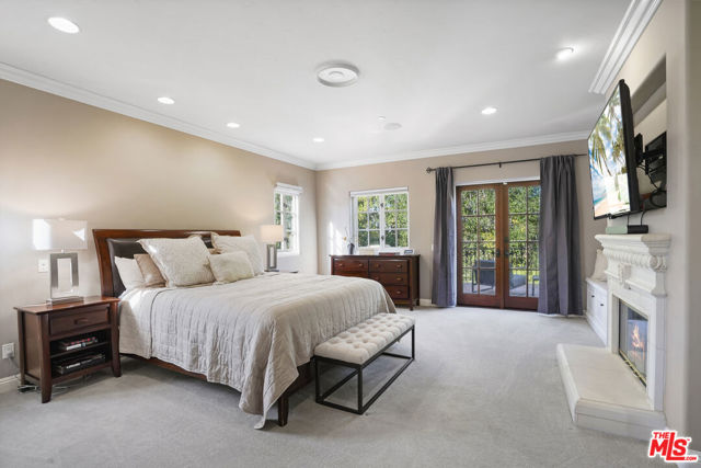 18414 Corazon Circle, Tarzana CA: https://media.crmls.org/mediaz/7de5fce0-a3ae-4573-b46c-23c3926a1457.jpg