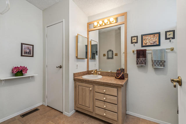 15300 Palm Drive, Desert Hot Springs CA: https://media.crmls.org/mediaz/7de607e3-fd17-420e-bd9c-300082a45e59.jpg