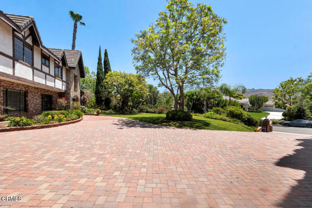 11395 Highridge Court, Camarillo CA: https://media.crmls.org/mediaz/7de60c67-18a0-4274-8f7a-918b790be59c.jpg