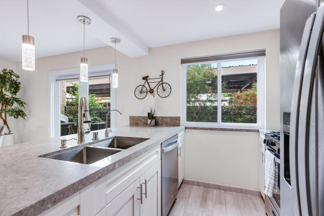2274 N Indian Canyon Drive, Palm Springs CA: https://media.crmls.org/mediaz/7de62a3c-9e57-4263-91b4-73565024374b.jpg