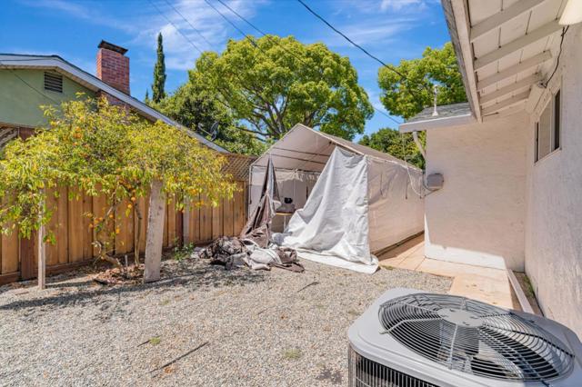 225 W Meadow Drive, Palo Alto CA: https://media.crmls.org/mediaz/7de62b3d-fb78-4374-b1bd-8493afc6a837.jpg