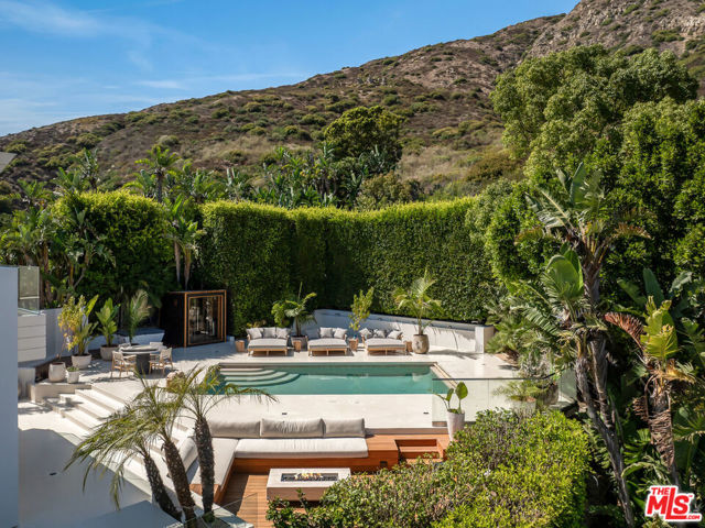 4310 Encinal Canyon Road, Malibu CA: https://media.crmls.org/mediaz/7de64958-21b0-4b60-bde9-59f91de17284.jpg
