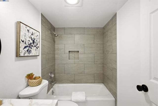 24 Riverton Dr, San Francisco CA: https://media.crmls.org/mediaz/7de68e91-fa98-4be2-9024-4bbca397d65e.jpg