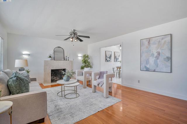 5232 Proctor Road, Castro Valley CA: https://media.crmls.org/mediaz/7de6f9e6-56f9-462a-a2d5-efc5c66331fa.jpg