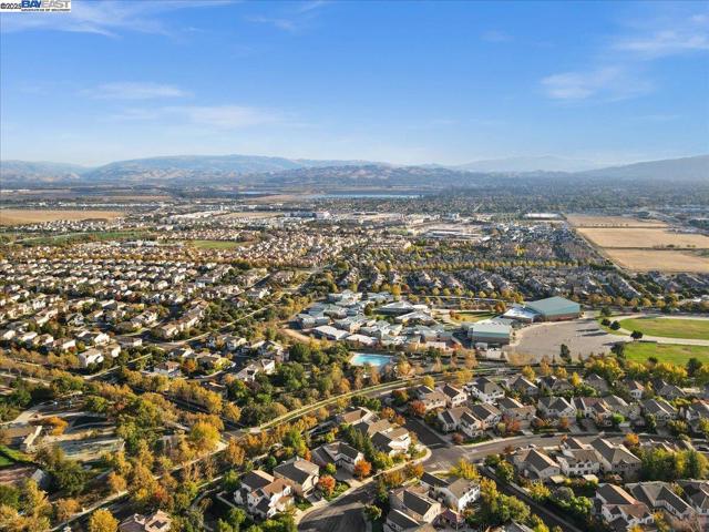 5615 Applegate Way, Dublin CA: https://media.crmls.org/mediaz/7de70dab-3cd7-40b2-a6d9-99f8193c3d4f.jpg