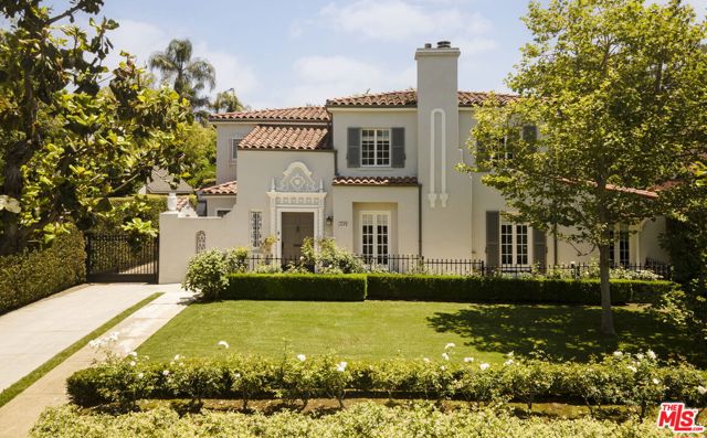 204 S Plymouth Boulevard, Los Angeles CA: https://media.crmls.org/mediaz/7de710c7-62e6-481f-9ea7-01d4e208b54a.jpg