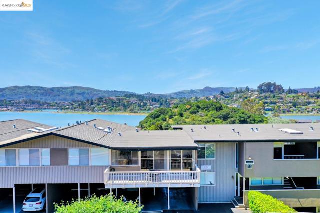 14 Janet Way, Tiburon CA: https://media.crmls.org/mediaz/7de7723d-33d4-46bf-abf7-8954f2557005.jpg
