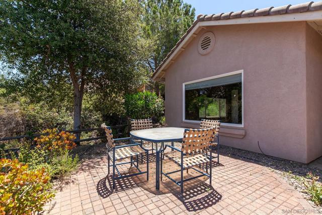25151 Hereford Dr, Ramona CA: https://media.crmls.org/mediaz/7de7889e-95c7-4942-ab5c-883ca487f9b1.jpg