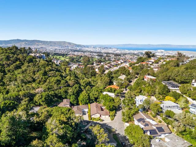 2 Corte Camellia, Millbrae CA: https://media.crmls.org/mediaz/7de85177-ef06-4d7e-b9a7-732e04e0f773.jpg