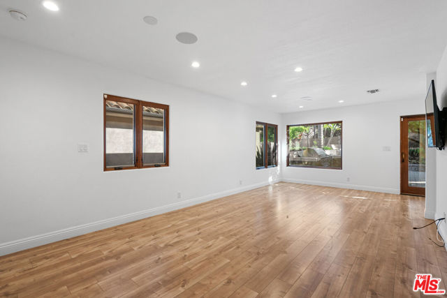 14710 Greenleaf Street, Sherman Oaks CA: https://media.crmls.org/mediaz/7de8778e-fc8b-47f7-9c1d-744b1ffa74ff.jpg