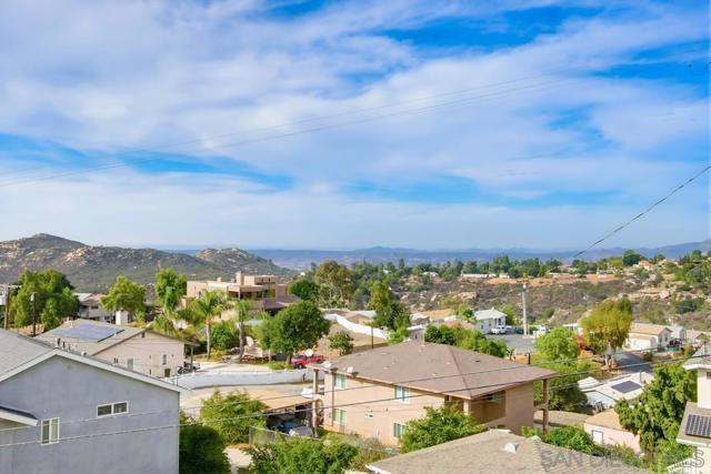 131 Scenic Dr, El Cajon CA: https://media.crmls.org/mediaz/7de97f83-2a9d-4f9f-9ad2-7cf2c663f373.jpg