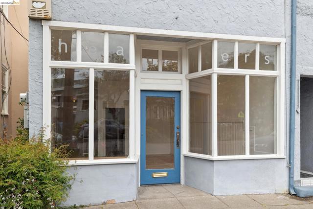 1718 Bancroft Way, Berkeley CA: https://media.crmls.org/mediaz/7de9d366-197e-4bb6-94dd-d0af85490781.jpg