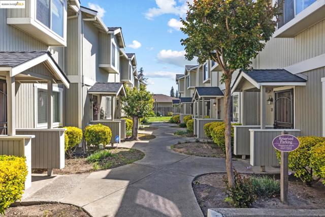 21564 Meekland ave, Hayward CA: https://media.crmls.org/mediaz/7dea7b05-06de-455b-ba65-0c44a56d103e.jpg