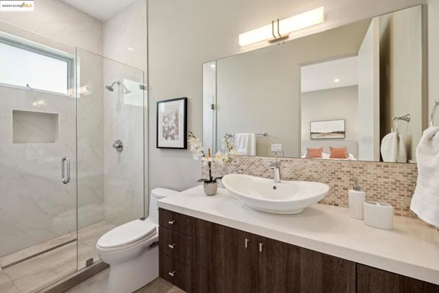 25 Diablo Dr, Oakland CA: https://media.crmls.org/mediaz/7deabac1-7bf3-404f-8558-dad2243b1b23.jpg