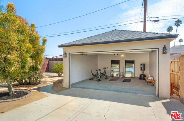 3558 S Muirfield Road, Los Angeles CA: https://media.crmls.org/mediaz/7deac2a6-2fa6-48e0-b956-39693f3a4dae.jpg