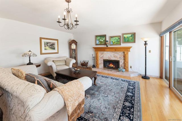 Image 4 of 49 For 4613 Janet Pl