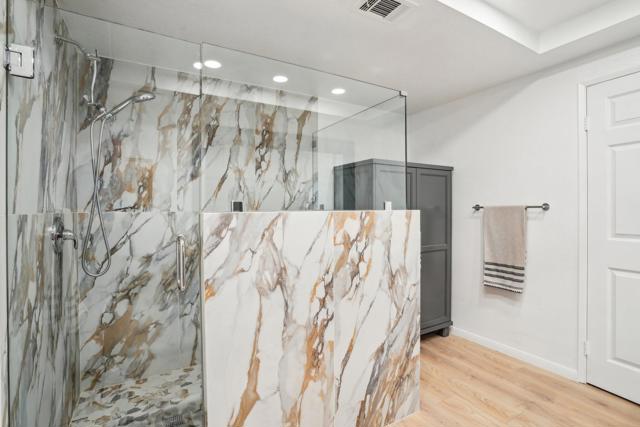 211 Camino Arroyo S, Palm Desert CA: https://media.crmls.org/mediaz/7debc56b-fadf-48b9-8dac-e5d4f923f79e.jpg