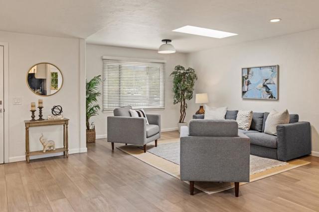 303 Del Robles Avenue, Monterey CA: https://media.crmls.org/mediaz/7dec5382-d818-42c2-966f-10906595bbb1.jpg