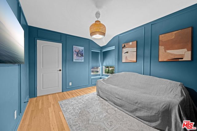 6827 Bianca Avenue, Lake Balboa CA: https://media.crmls.org/mediaz/7dec56fd-8622-4ca5-be60-a546d2ee3368.jpg