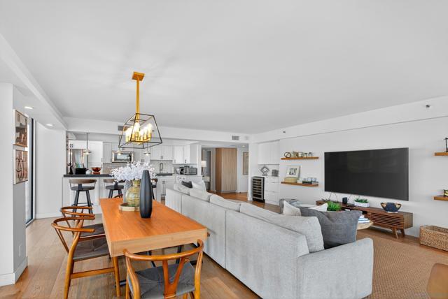 1810 Avenida Del Mundo, Coronado CA: https://media.crmls.org/mediaz/7dec6c60-39b5-4dd6-88f7-83340fc8aa4b.jpg