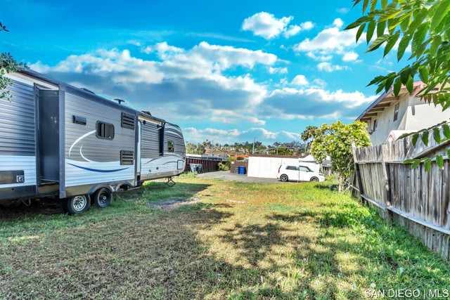 157 59 Natal WAY, Vista CA: https://media.crmls.org/mediaz/7dec7f79-d542-4fe9-8a7c-e64a153421b1.jpg