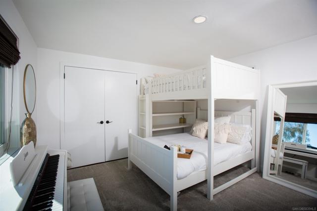 455 Glencrest Dr, Solana Beach CA: https://media.crmls.org/mediaz/7decf816-cb4f-4433-902b-0d1c24bd0120.jpg