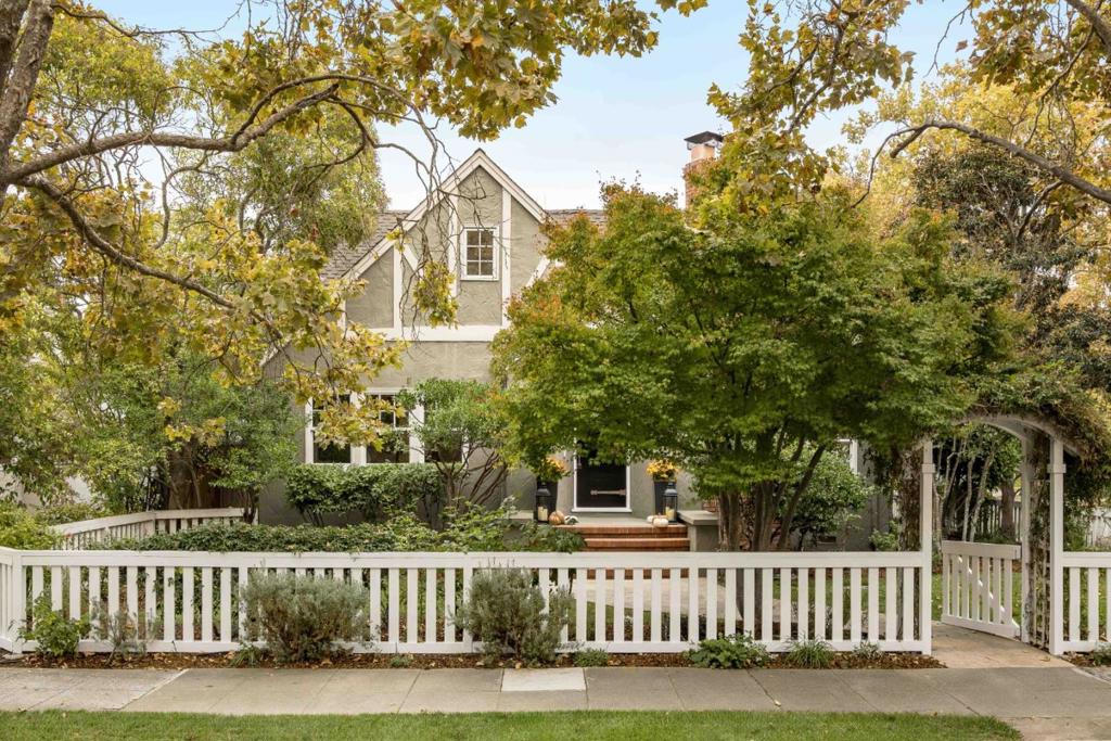 1837 Brewster Avenue