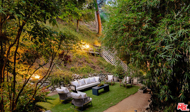 3105 Ledgewood Drive, Los Angeles CA: https://media.crmls.org/mediaz/7ded8ea4-829c-42de-99cf-d8b216fe185c.jpg