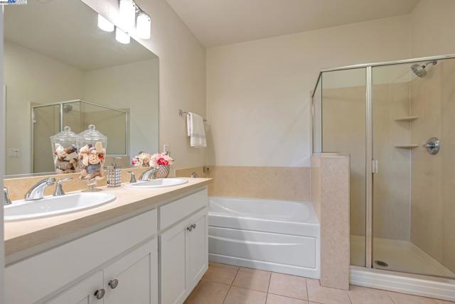 4432 Hyde Cmn, Fremont CA: https://media.crmls.org/mediaz/7ded9d7d-9b87-452f-878f-b45d65202d84.jpg