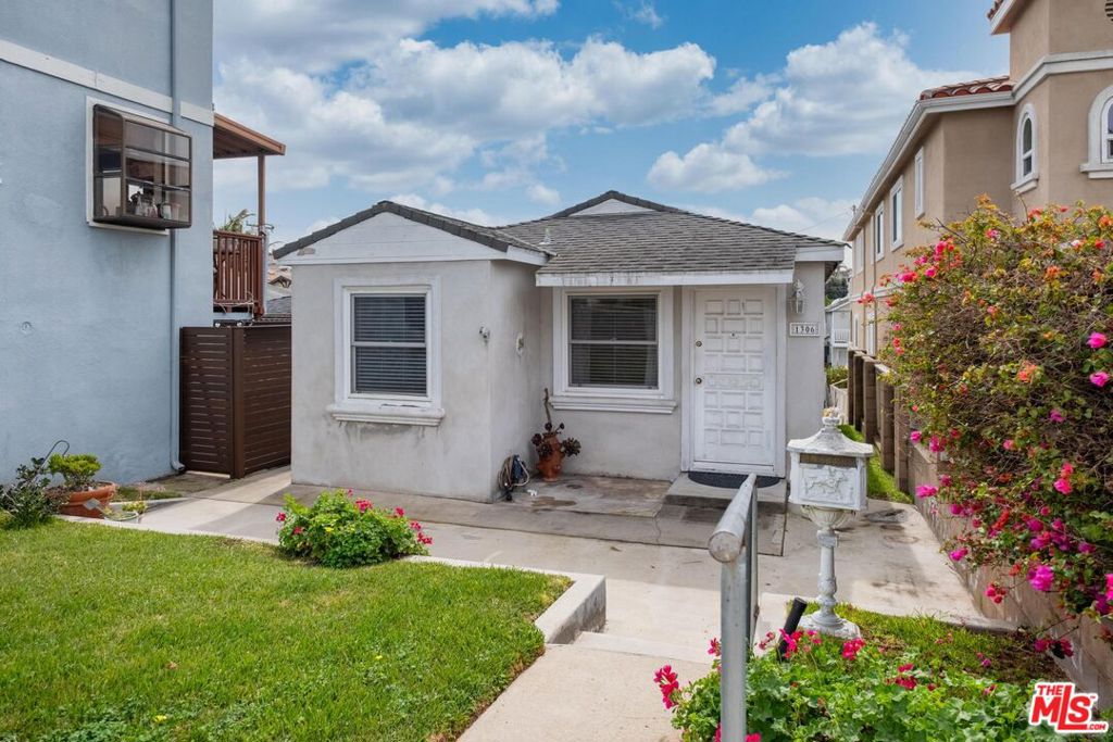 1306 Carmelita Avenue