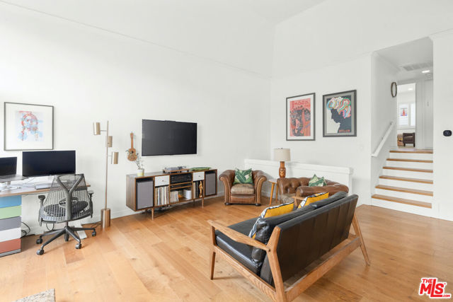 4616 Glencoe Avenue, 6 photo 2
