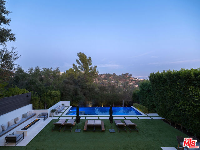 800 N Tigertail Road, Los Angeles CA: https://media.crmls.org/mediaz/7def35bf-3465-4625-9f94-dbf3b999fcfd.jpg