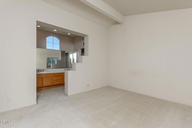 1062 Meadowlark Drive, Fillmore CA: https://media.crmls.org/mediaz/7def5535-6e31-46e4-9ef3-1b40c54e3eeb.jpg