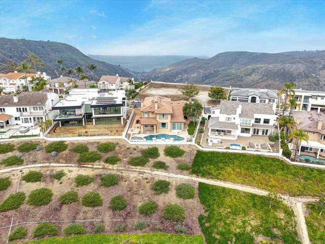 36 Coronado Pointe, Laguna Niguel CA: https://media.crmls.org/mediaz/7df01492-0e87-4fbc-a76a-27a7bb170ab1.jpg
