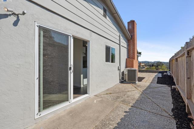 1165 Amend St, Pinole CA: https://media.crmls.org/mediaz/7df04825-5e95-4700-be34-2fa63c00ea26.jpg