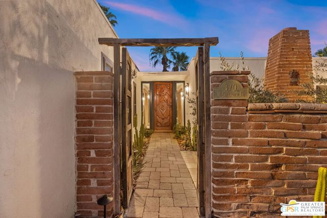 370 W Crestview Drive, Palm Springs, CA 92264