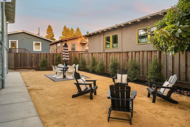 5731 Hermann St, Oakland CA: https://media.crmls.org/mediaz/7df11c41-c162-4b0f-a567-54a3526b4053.jpg