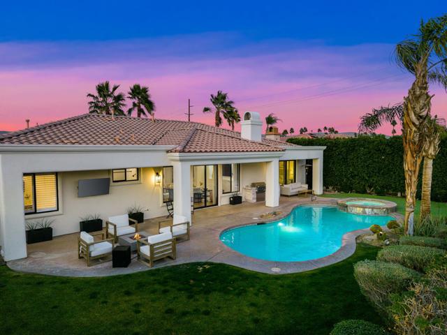 33 Calle La Reina, Rancho Mirage CA: https://media.crmls.org/mediaz/7df15858-b7fe-4635-a8f6-adf247fcd036.jpg