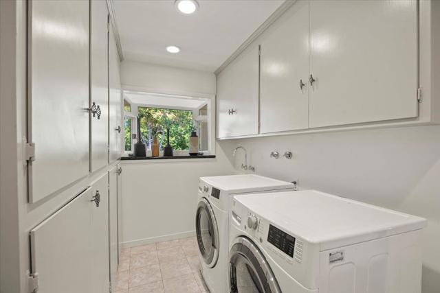 14228 Amherst Court, Los Altos Hills CA: https://media.crmls.org/mediaz/7df15f86-59d1-480f-a61a-7fe6af52a1bb.jpg