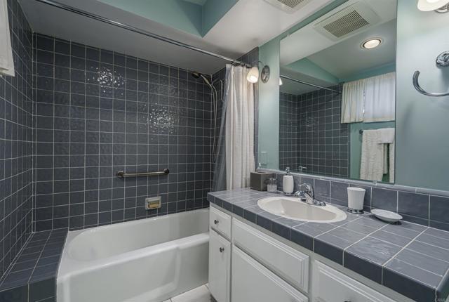 6176 El Tordo, Rancho Santa Fe CA: https://media.crmls.org/mediaz/7df267c5-e1e9-427d-adb6-92dfe9c5069e.jpg