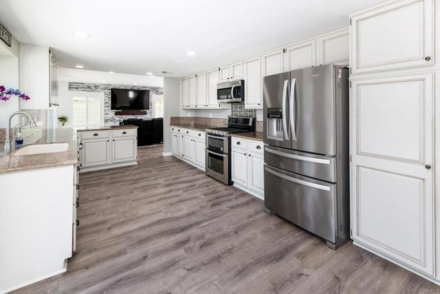 31061 Via Gilberto, Temecula CA: https://media.crmls.org/mediaz/7df28814-60ac-4cf7-8400-9a1a871fd176.jpg