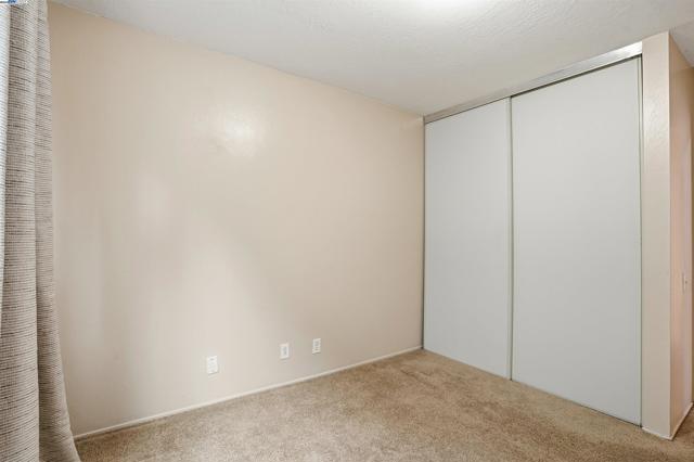 4490 Buckthorn Ct, Concord CA: https://media.crmls.org/mediaz/7df2a6b7-aa8c-455c-9789-d5b44ccd2d89.jpg