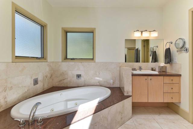 Detail Gallery Image 10 of 22 For 5787 Bellevue Ave, La Jolla,  CA 92037 - 4 Beds | 4/1 Baths