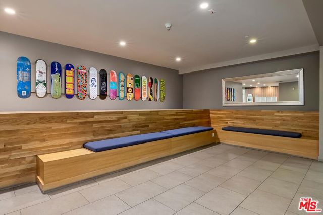 855 N Croft Avenue, Los Angeles CA: https://media.crmls.org/mediaz/7df32e1a-d2ac-4070-9130-02e1c392ff50.jpg
