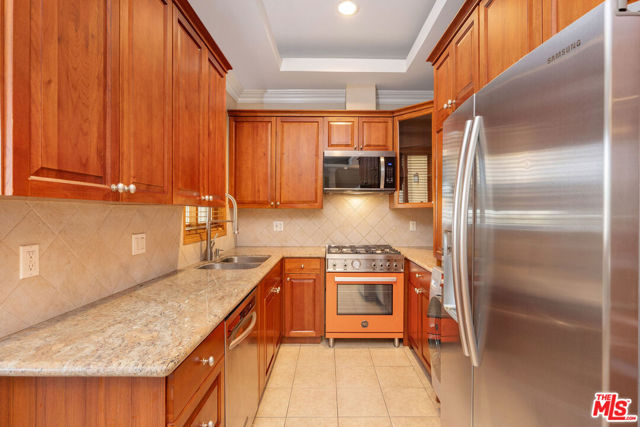 216 N Buena Vista Street, Burbank CA: https://media.crmls.org/mediaz/7df425dd-e14f-472c-b576-6f8edc49fe2b.jpg