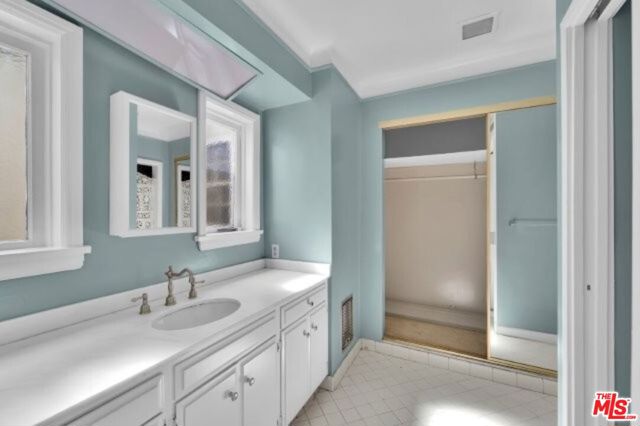 11378 Ovada Place, Los Angeles CA: https://media.crmls.org/mediaz/7df4850e-e523-4c6b-a217-8abd4e79edff.jpg