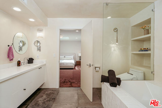 550 N Arquilla Road, Palm Springs CA: https://media.crmls.org/mediaz/7df4cdbb-6740-4391-ab58-75e7c0892d19.jpg