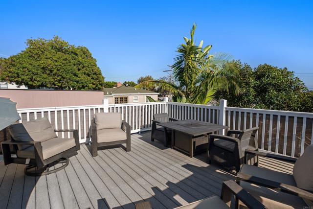 3120 Poe Street, San Diego CA: https://media.crmls.org/mediaz/7df4e0bd-d5ba-4589-9c09-3ad0036ef06a.jpg