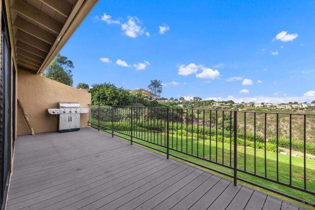 6423 Caminito Aronimink, La Jolla CA: https://media.crmls.org/mediaz/7df51955-0690-431c-8439-6d7f8b0ba548.jpg