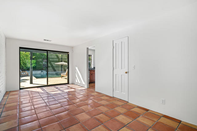 839 N Avenida Olivos, Palm Springs CA: https://media.crmls.org/mediaz/7df56c3c-5749-401b-a35a-850ab3c35087.jpg